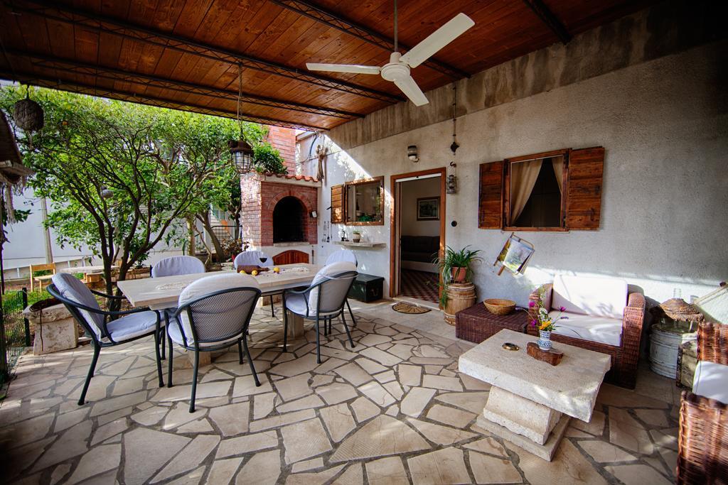 Villa Kamenica Komiža Стая снимка