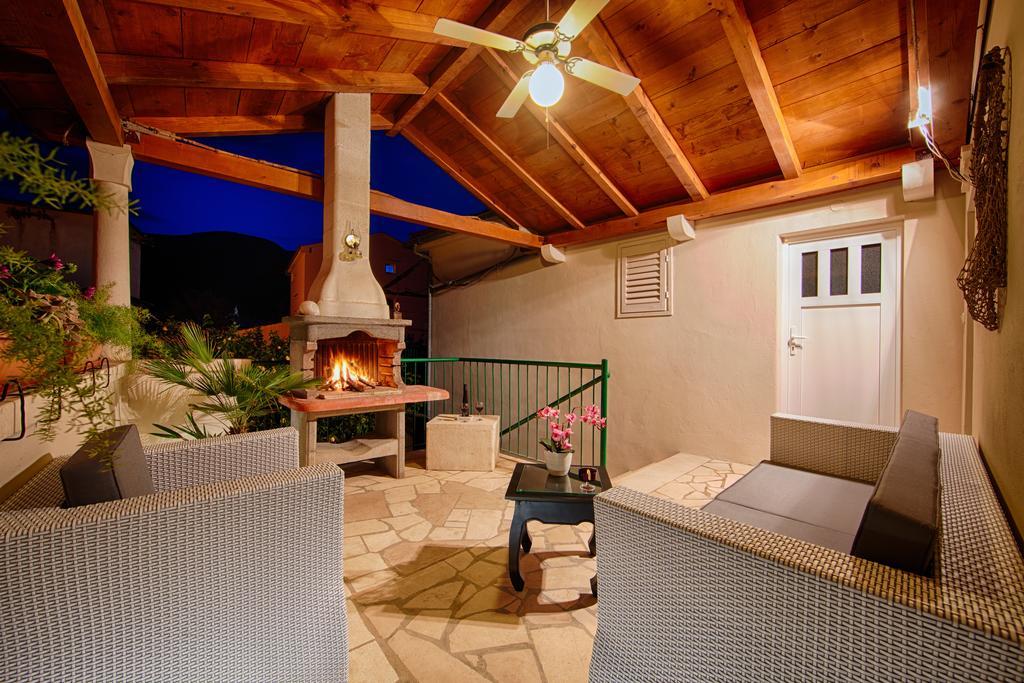 Villa Kamenica Komiža Стая снимка