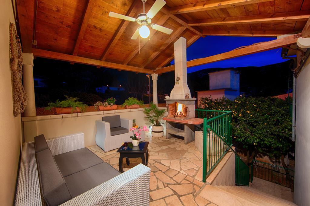 Villa Kamenica Komiža Стая снимка