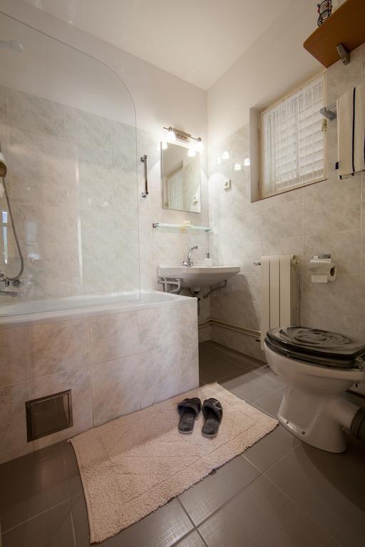 Villa Kamenica Komiža Стая снимка